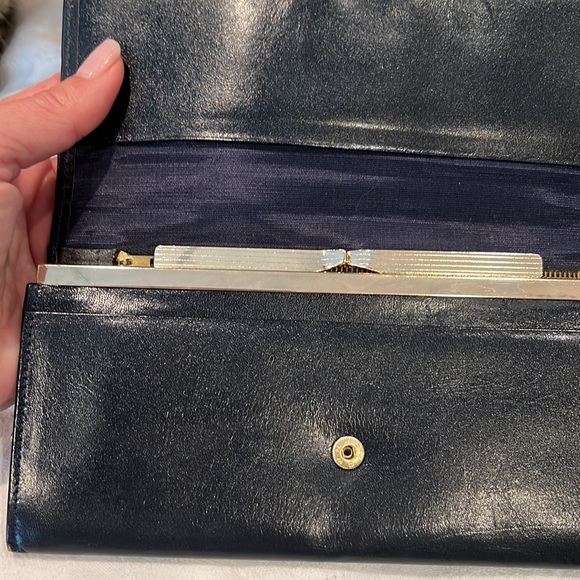 Vintage Celine C wallet in navy the kiss-lock - Picture 9 of 11